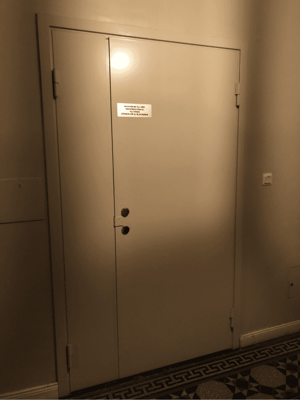 Kulissdörr – bild 2 av 3