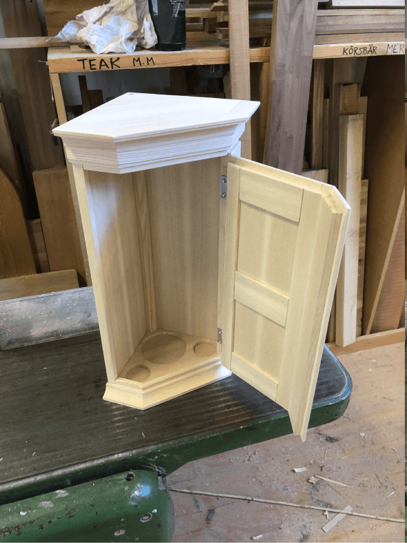 Nubbeskåp – bild 1 av 3